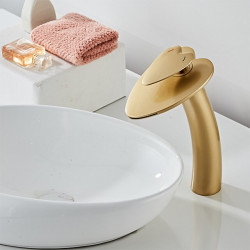 Robinet de lavabo de salle de bain avec poignée en forme de cœur, cascade, robinets de bain à un trou avec interrupteur chaud et froid