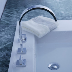 Robinet pour lavabo de salle de bain - Rotatif/Répandu/Cascade chrome, monté sur le pont, mélangeurs trois trous pour salle de bain