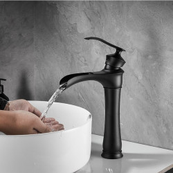 Cascade lavabo évier mitigeur noir, design moderne et pratique pour salle de bain