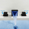 Cascade lumineuse LED pour robinet de lavabo en laiton, design moderne à deux poignées et trois trous, robinet monté sur le pont