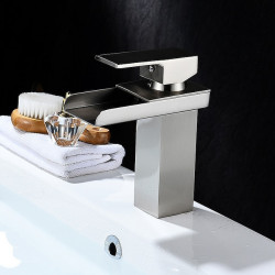 Cascade de robinet mitigeur d'évier de salle de bain, design moderne à un trou pour eau chaude et froide